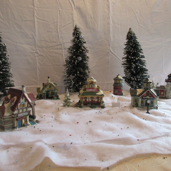 Vintage Cobblestone Corners 2003 Christmas Village Train Station - Picture 2 of 6
